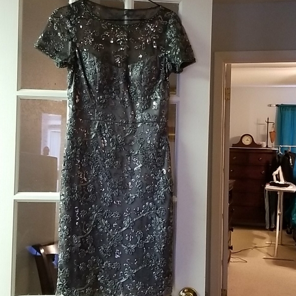 Dress - Picture 3 of 4